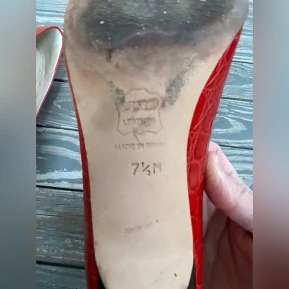 Talbots Red Leather Heels with Gold Chain. Size 7 1/2 - Picture 4 of 5